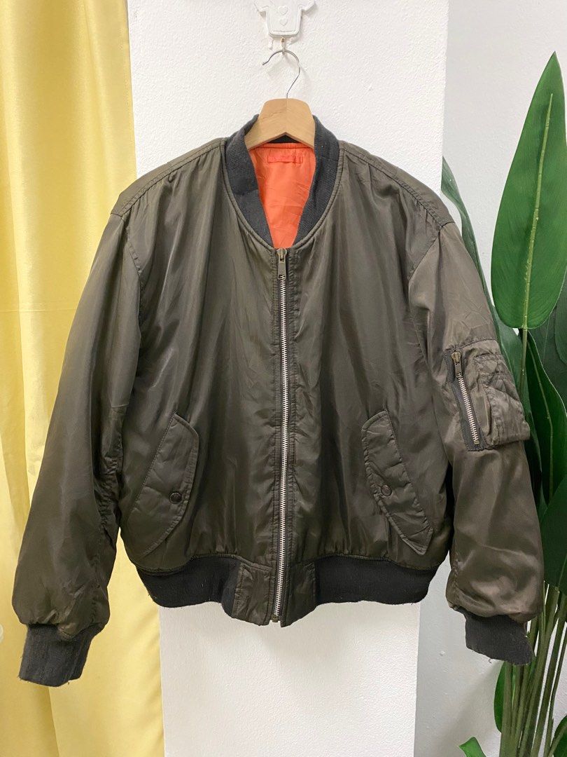 Uniqlo Bomber Jacket Men s Fashion Coats Jackets and Outerwear on Carousell