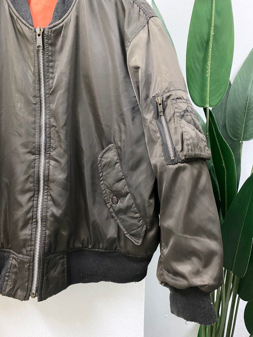 Uniqlo Bomber Jacket Men s Fashion Coats Jackets and Outerwear on Carousell