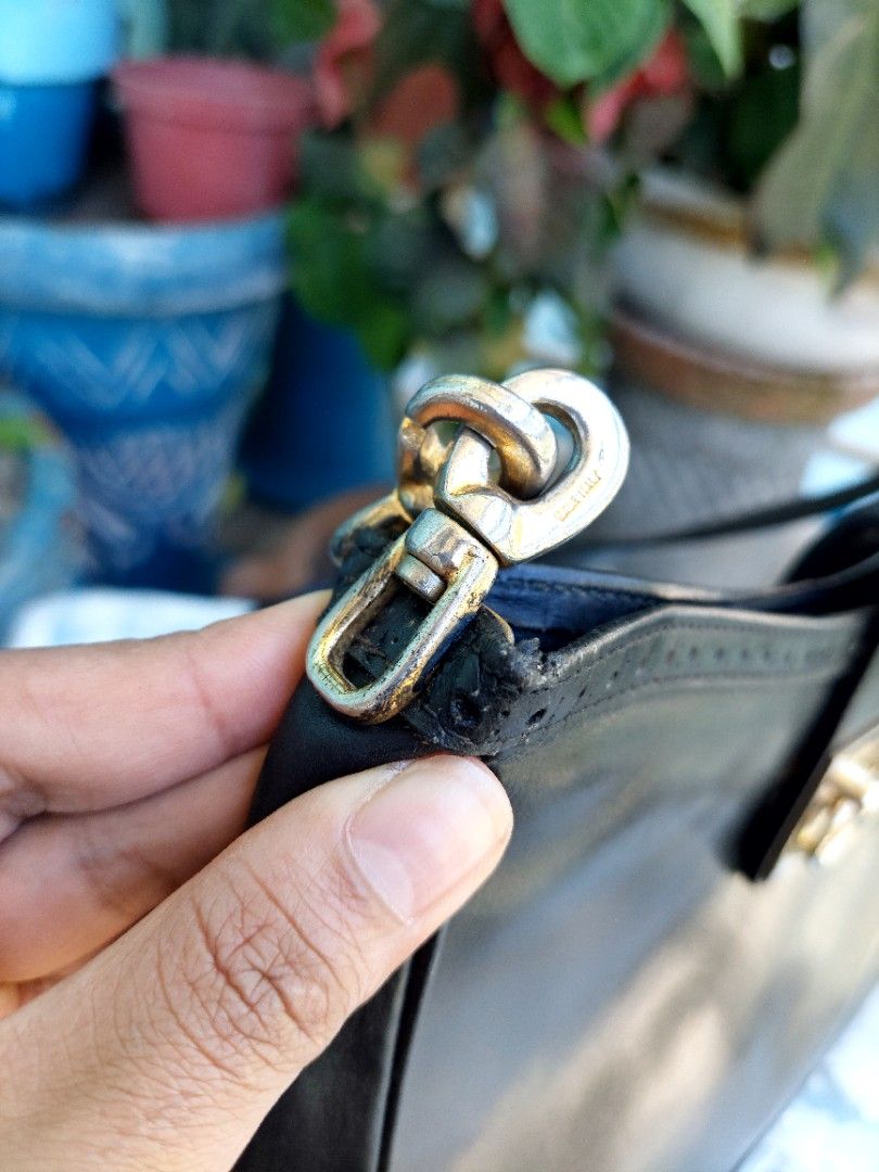 Vintage celine kili bag (Category: Luxury Bags & Wallets) located in Santa Maria. Submitted by mikavillaflor4 (Listing ID 1296369075, Image 2). Description: major issue kindly check the posted pictures vintage celine kili bag / shoulder bag ukay source.