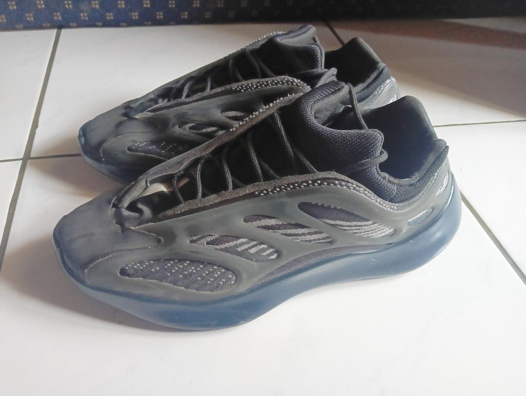 Sneakers Dark Glow Yeezy Alvah Release Date Yeezy 700 V3 Noir - Main Image