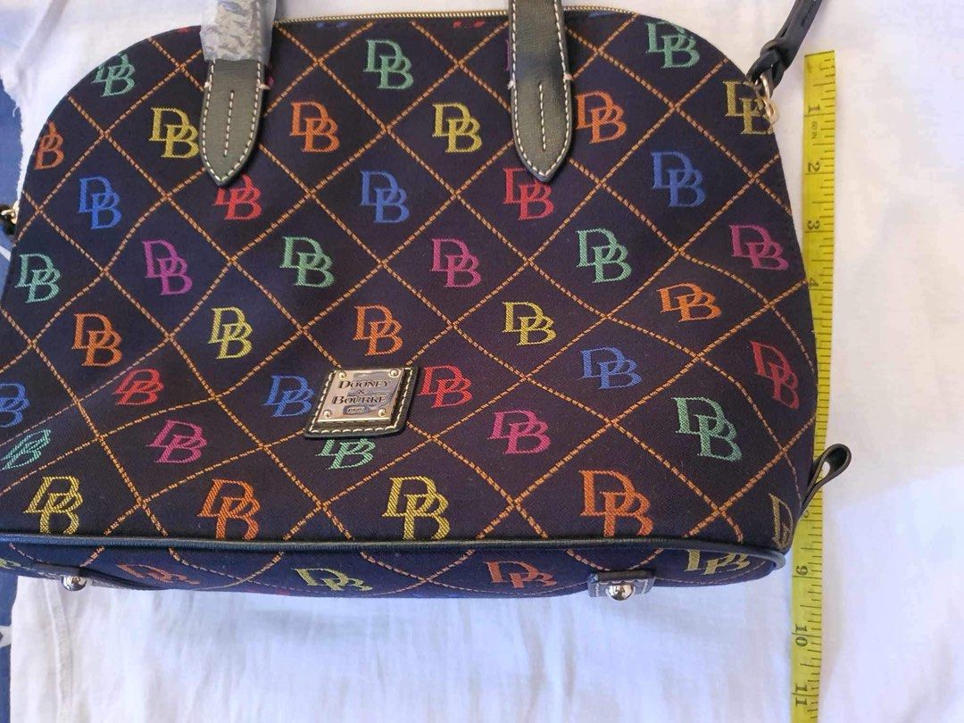 Zipzip satchel and phone wristlet (Category: Purses & Pouches) located in Quezon City. Submitted by redrhum13 (Listing ID 1296248687, Image 1). Description: Preferably selling as set but can be bought separately. Price is negotiable.