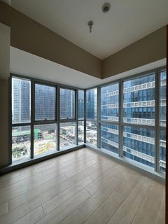 1 BEDROOM WITH BALCONY CONDO FOR SALE IN BGC RENT TO OWN READY FOR OCCUPANCY