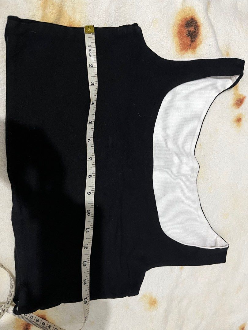 4-way crop top (black or white) (Category: Sleeveless) located in Manila. Submitted by kirobi (Listing ID 1299256093, Image 1). Description: M-semi-L Bought at hubmakelab in Escolta Can be worn in 4 ways Comfy! .