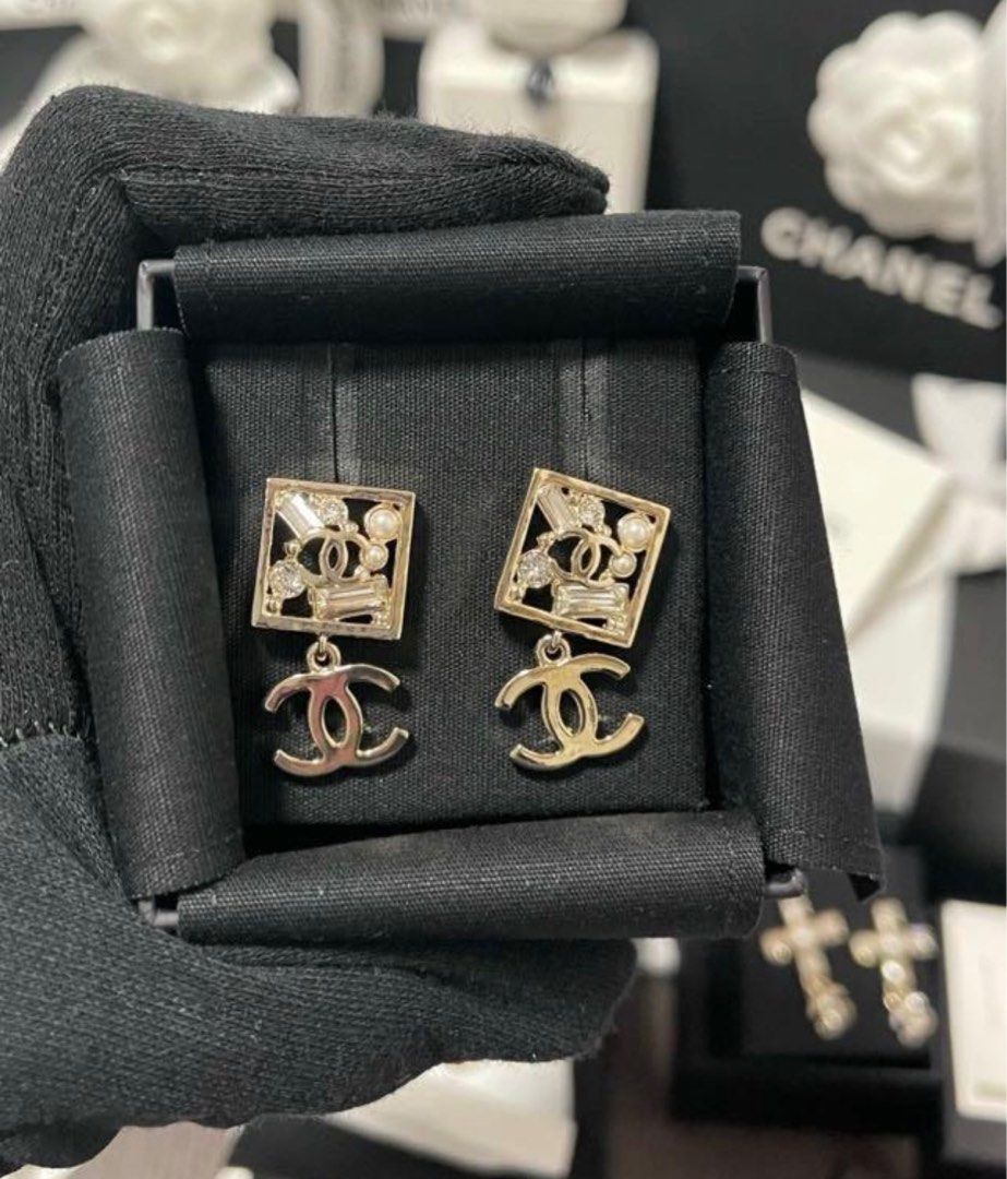 Chanel cruise earrings store