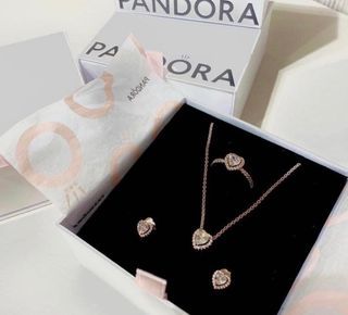▪️BIG SALE PANDORA ELEVATED HEART NECKLACE/ RING AND STUD EARRINGS SET▪️