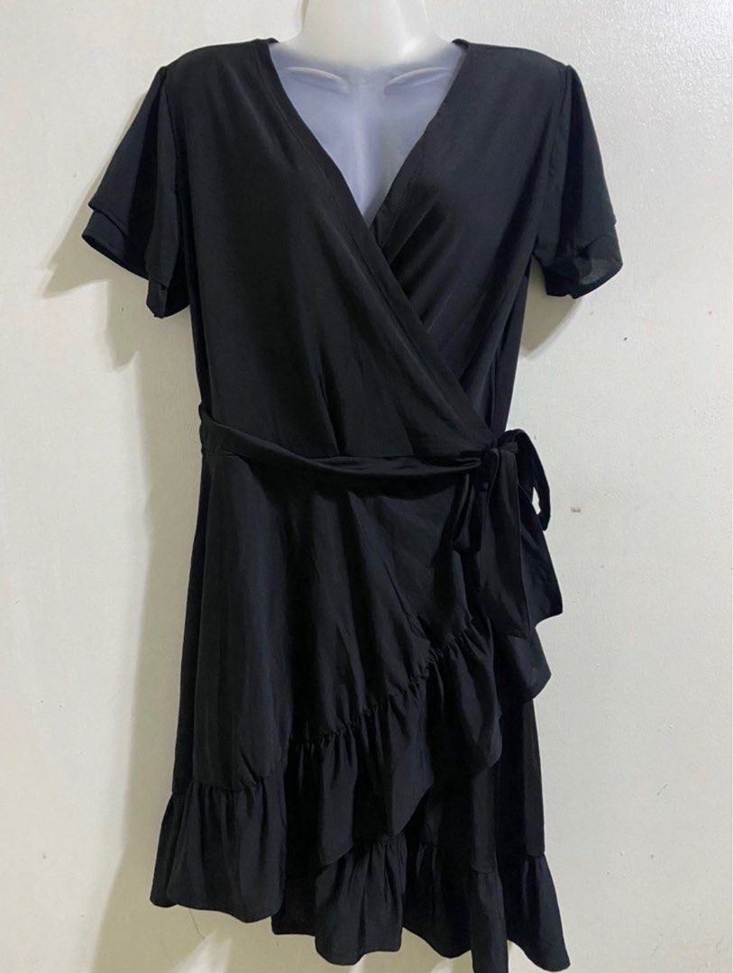 Black wrap around dress (Category: Dresses) located in Quezon City. Submitted by majmudge (Listing ID 1299268503, Image 1). Description: Never used. Thick spandex cloth - mabigat sya actually Can fit feom large to 2xl Super sretched.