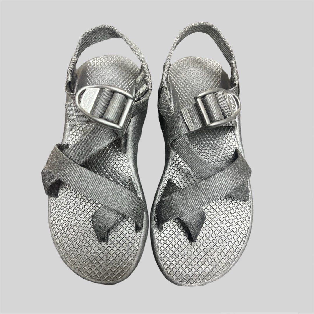 Monochromatic chacos sales