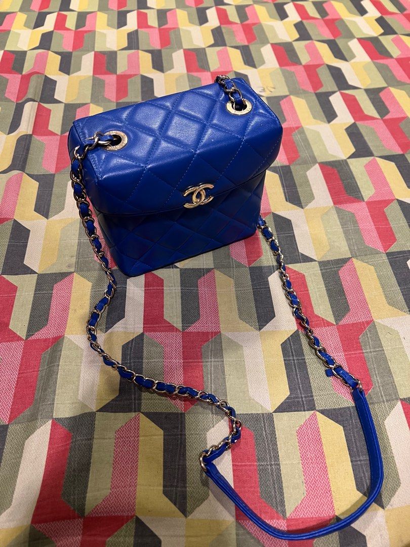Chanel Quilted Vanity (Category: Luxury Bags & Wallets) located in Binalonan. Submitted by sheenaluxarchive (Listing ID 1299224055, Image 1). Description: rank A sign of used jackpot ka rito kaw na bahala magpa entrupy .