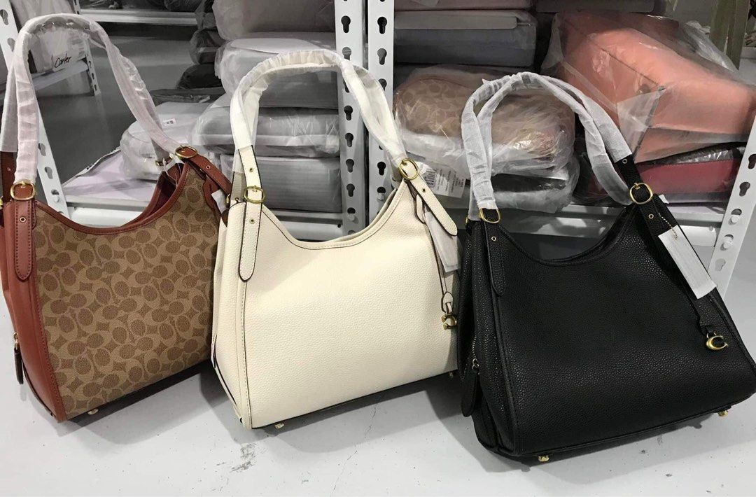 Coach Lori (Category: Luxury Bags & Wallets) located in Pasig City. Submitted by mgmanila (Listing ID 1299263552, Image 1). Description: CCH Lori Shoulderbag Dimensions:12 1/4” (L) x 10 1/4” (H) x 6” (W) 3,300 ✔️Cash on Pickup (COP) via LBC available ✔️Cash on Delivery (COD) available ✔️MOP: Gcash,Maya And Bank transfer ✔️Shipping via Lalamove, Grab and Joyride ✔️Yes to Same day delivery🥰 📩DM us for more info or any inquiries📩 DISCLAIMER: MG M