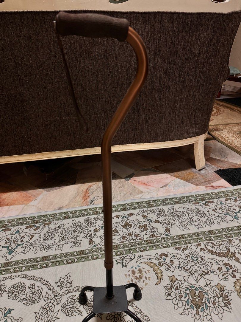 Bread Maker (Category: Coffee Machines & Makers) located in Klang. Submitted by fakir21 (Listing ID 1299154945, Image 3). Description: Want to let go all this A.S.A.P.. still in working condition Bread Maker RM60 Walking Stick RM5.