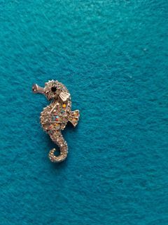 Crystal sea horse brooch