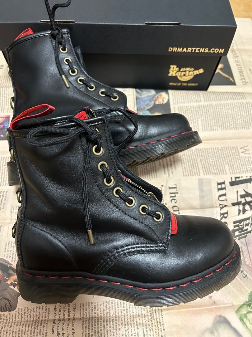Dr Martens Boots 兔年限定1460 YOTR, 女裝, 鞋, 靴- Carousell