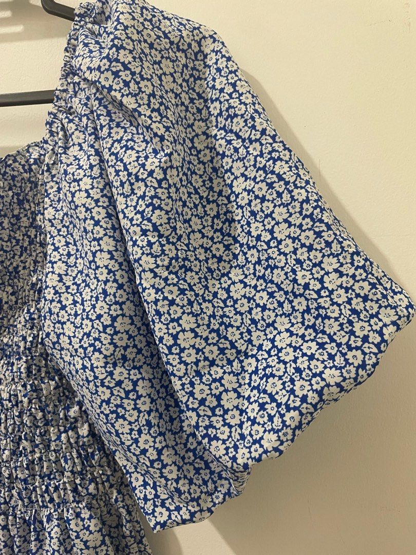 Floral Puff Sleeves (Category: Blouses) located in Pilar. Submitted by lucythrifts (Listing ID 1299119828, Image 3). Description: Very nice lakas maka pretty puff sleeve Best fit medium.