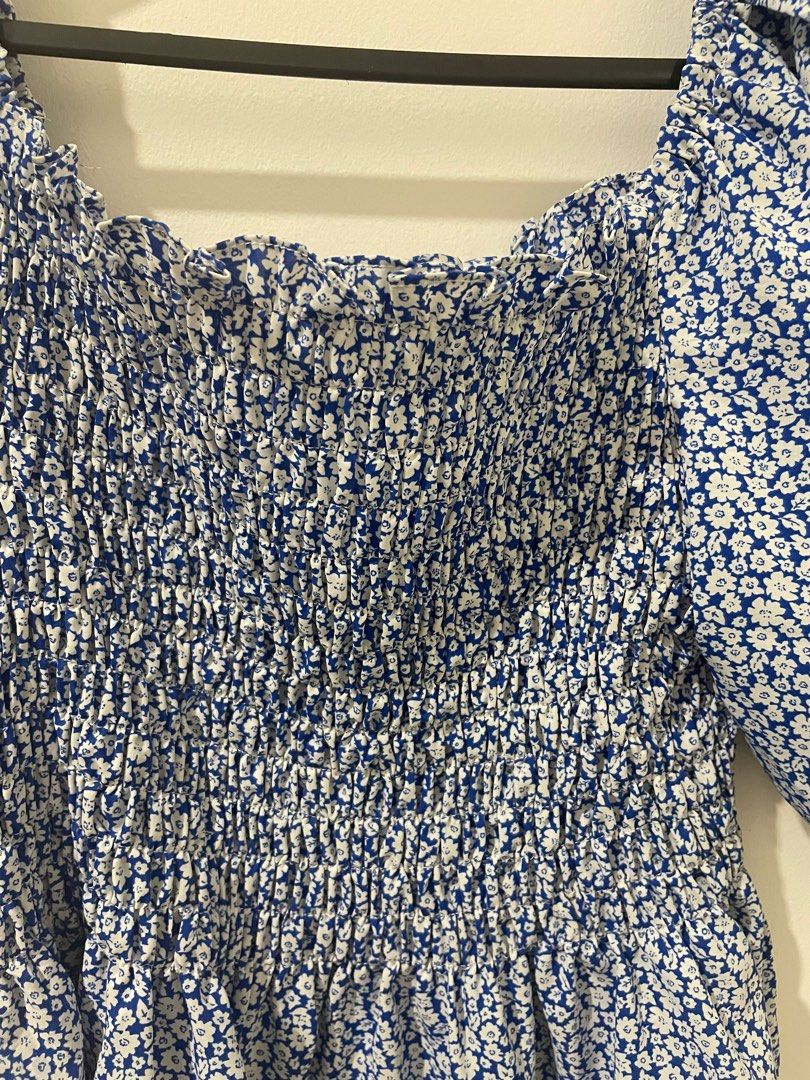 Floral Puff Sleeves (Category: Blouses) located in Pilar. Submitted by lucythrifts (Listing ID 1299119828, Image 2). Description: Very nice lakas maka pretty puff sleeve Best fit medium.
