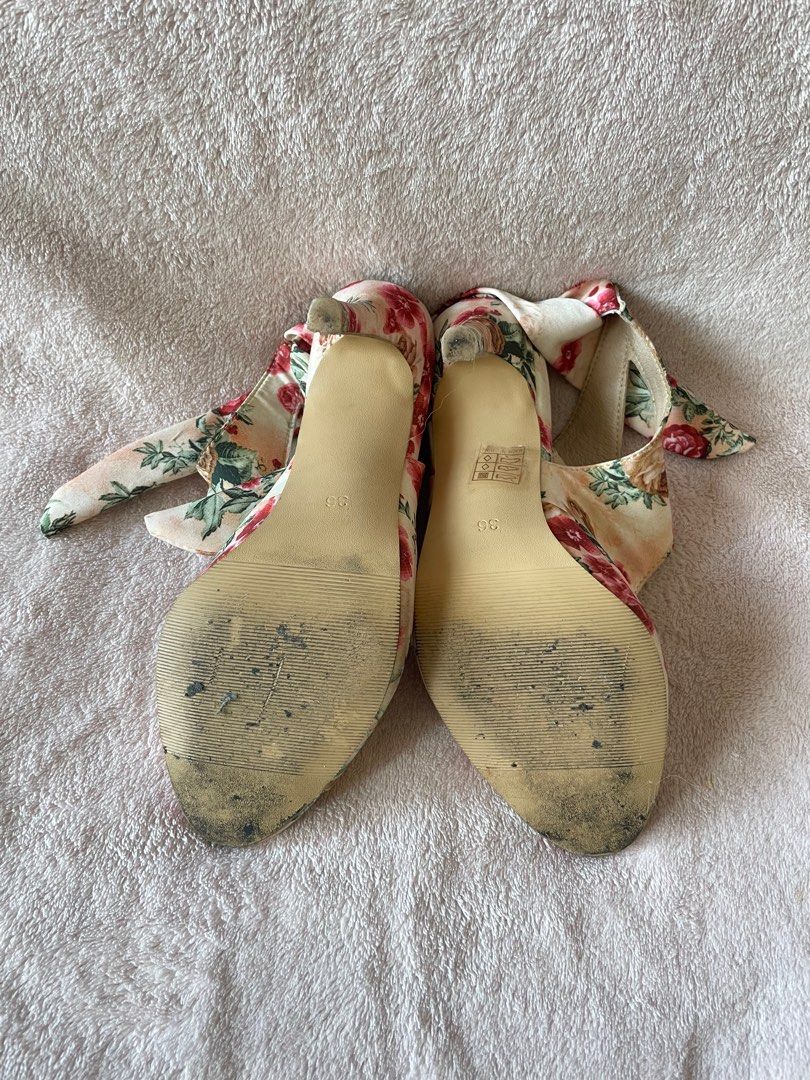 Flower printed heels (Category: Heels) located in Makati City. Submitted by argin (Listing ID 1299278096, Image 3). Description: Cloth material Ribbon-tie fastening Peeptoe RFS: Only used once at a wedding. TBH it’s a bit small for me. Tiis Ganda na lang at that moment 😅.