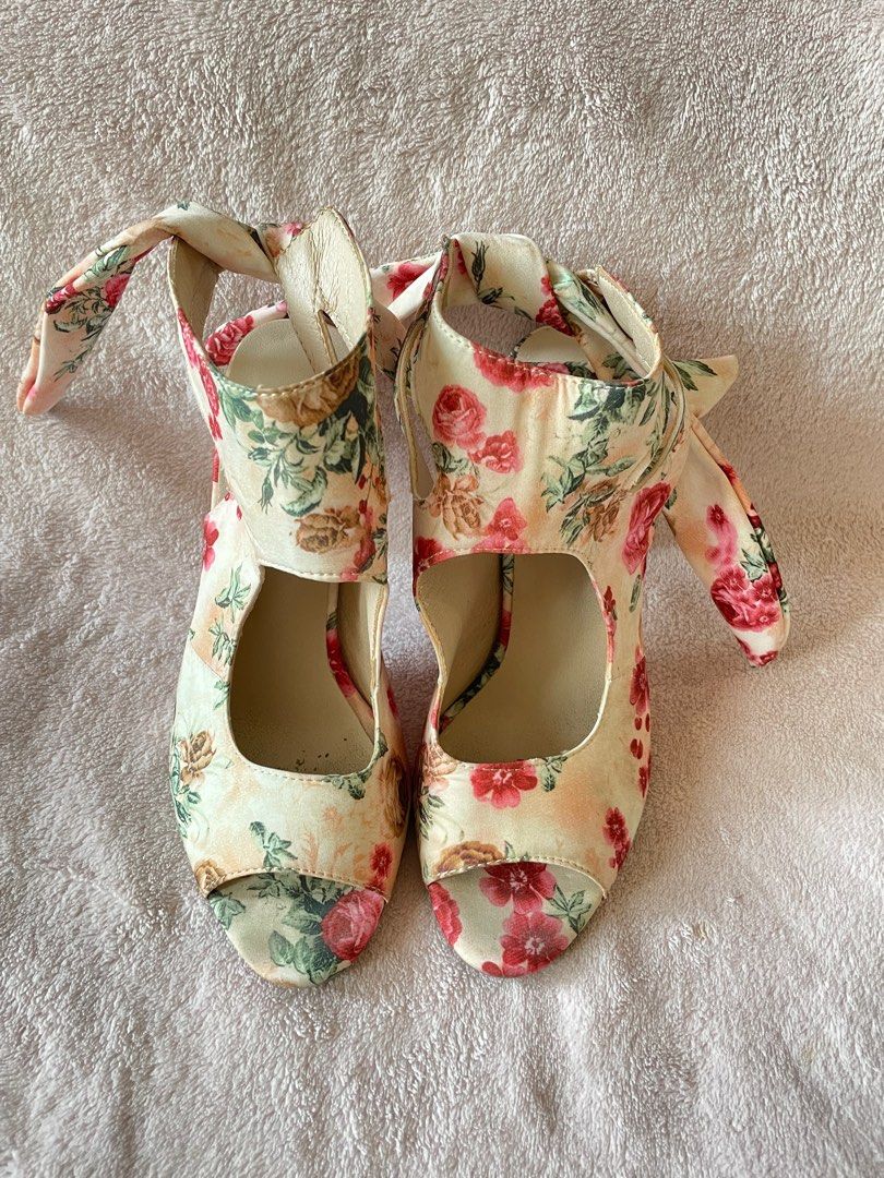Flower printed heels (Category: Heels) located in Makati City. Submitted by argin (Listing ID 1299278096, Image 2). Description: Cloth material Ribbon-tie fastening Peeptoe RFS: Only used once at a wedding. TBH it’s a bit small for me. Tiis Ganda na lang at that moment 😅.