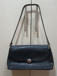 GH Bass shoulder bag with magnetic closure