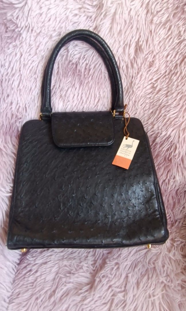 JRA Rosso e Verde Ostrich Leather (Category: Luxury Bags & Wallets) located in Taguig. Submitted by wear.us.ph (Listing ID 1299177228, Image 1). Description: rubs see pics fyr from Japan.
