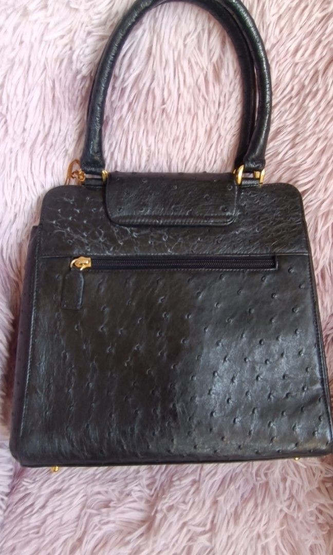JRA Rosso e Verde Ostrich Leather (Category: Luxury Bags & Wallets) located in Taguig. Submitted by wear.us.ph (Listing ID 1299177228, Image 2). Description: rubs see pics fyr from Japan.