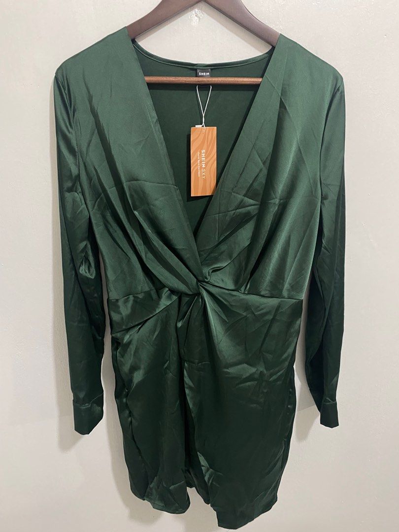 Green satin formal dress (Category: Dresses) located in Quezon City. Submitted by majmudge (Listing ID 1299268779, Image 1). Description: Shoulder 17” Chest 32-34” Arms 14” Length 33”.