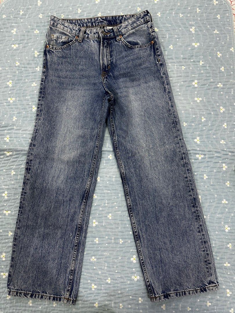 H&M wide leg jeans (Category: Jeans) located in Makati City. Submitted by harvey412 (Listing ID 1299212384, Image 3). Description: Best for waist below 24 Length 37inches Best for 5'1".