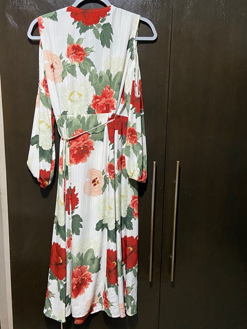 H M wrap around floral dress plus size Women s Fashion Dresses Sets Dresses on Carousell