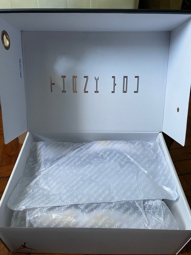 Jordan 11 Concord Gratitude (Category: Sneakers) located in Quezon City. Submitted by phabag01 (Listing ID 1299154600, Image 2). Description: Almost new, used only twice in the office Pero hindi pinang commute or pinanlaro. RFS - decluttering.