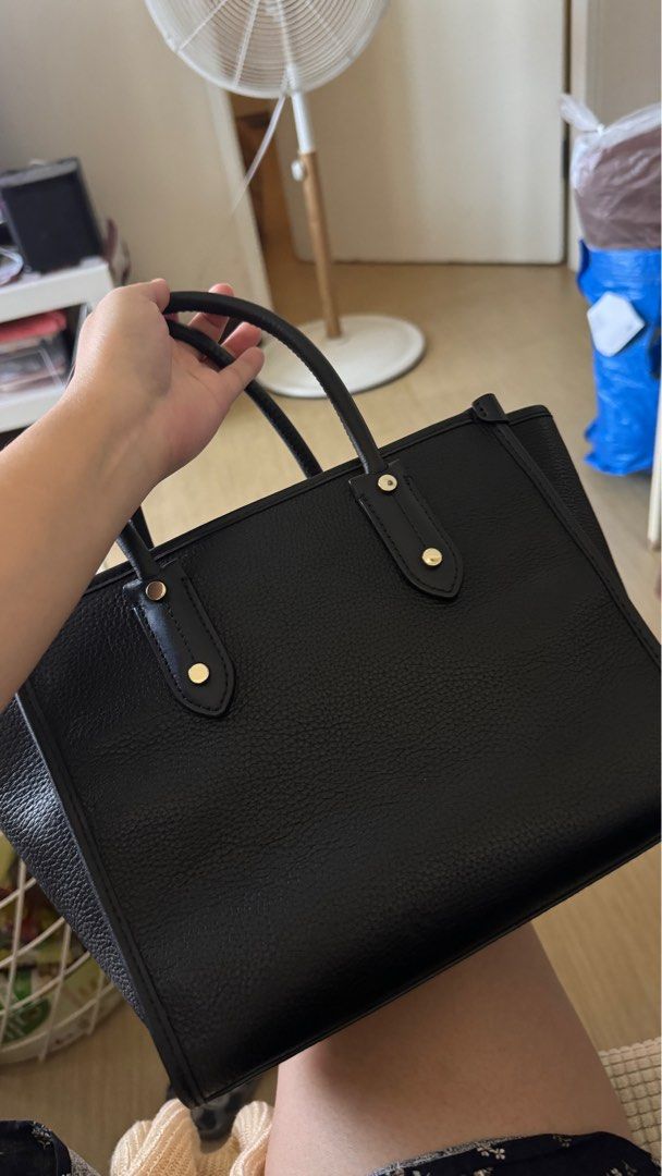 Kate Spade Ella Small Tote Bag (Category: Luxury Bags & Wallets) located in Manila. Submitted by swift.icecream23 (Listing ID 1299245348, Image 2). Description: Rfs: Decluttering bought new bags.