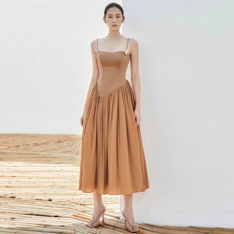 khaki long dress (Category: Dresses) located in Quezon City. Submitted by gojojojo (Listing ID 1299218983, Image 1). Description: - haven’t worn it yet - SIZE M - got this for 1.3k selling it for 1k nlng thats lp already!.