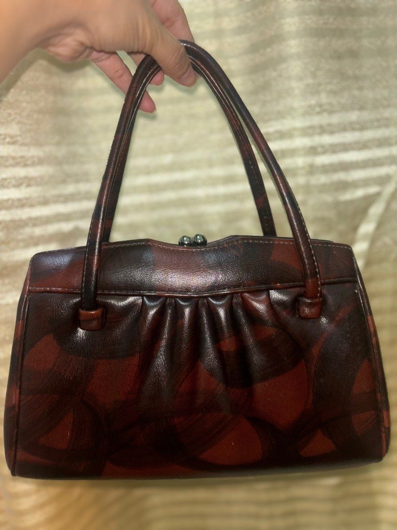 Kisslock Handbag from Japan (Category: Luxury Bags & Wallets) located in San Fernando. Submitted by adadp24 (Listing ID 1299249939, Image 1). Description: FLAWLESS Super nice shiny soft material handbag only no sling slot super ganda and classy .