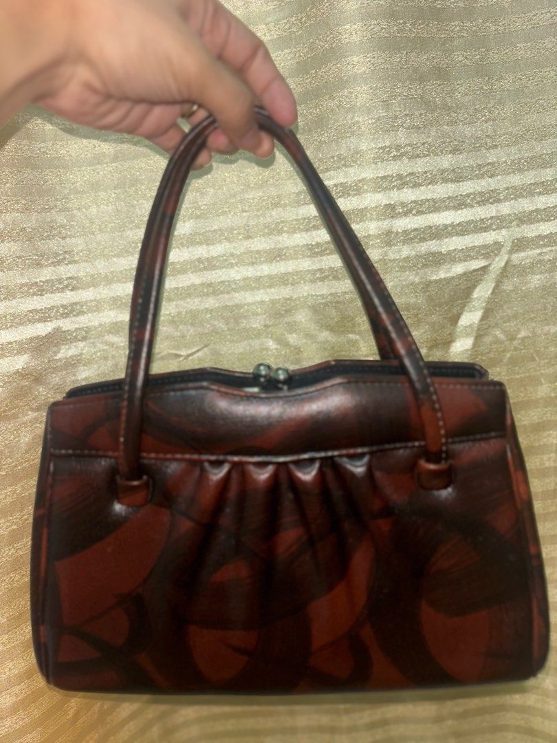 Kisslock Handbag from Japan (Category: Luxury Bags & Wallets) located in San Fernando. Submitted by adadp24 (Listing ID 1299249939, Image 2). Description: FLAWLESS Super nice shiny soft material handbag only no sling slot super ganda and classy .