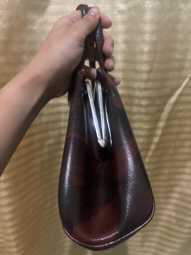 Kisslock Handbag from Japan (Category: Luxury Bags & Wallets) located in San Fernando. Submitted by adadp24 (Listing ID 1299249939, Image 3). Description: FLAWLESS Super nice shiny soft material handbag only no sling slot super ganda and classy .