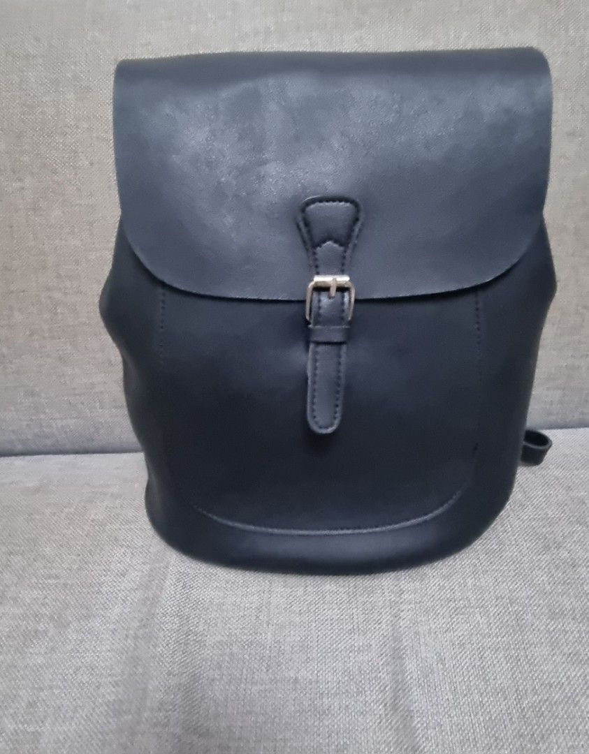 Leather Backpack with Flap (Category: Backpacks) located in Pasig City. Submitted by declutch_space (Listing ID 1299208668, Image 1). Description: Brand: Pink Tequilla bought from Zalora Size/ Dimension: Small 13 inches × 11 inches Color: Black Material: Leather and velvet texture inside - The buyer is responsible for covering shipping/delivery costs, which can be done through either Lalamove or Grab. - Mode of payment: G-cash.