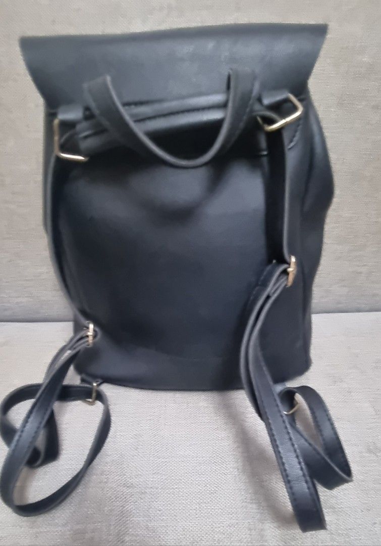Leather Backpack with Flap (Category: Backpacks) located in Pasig City. Submitted by declutch_space (Listing ID 1299208668, Image 3). Description: Brand: Pink Tequilla bought from Zalora Size/ Dimension: Small 13 inches × 11 inches Color: Black Material: Leather and velvet texture inside - The buyer is responsible for covering shipping/delivery costs, which can be done through either Lalamove or Grab. - Mode of payment: G-cash.