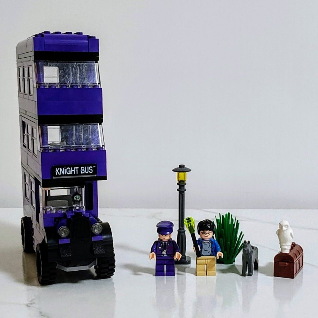 Lego knight bus 4755