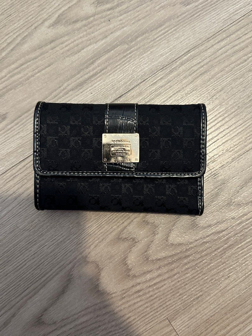 Liz Clairborne Wallet (Category: Wallets & Card holders) located in Makati City. Submitted by secondlife.inventory (Listing ID 1299174499, Image 1). Description: Liz Clairborne Black wallet Brand new (got as a gift but never used it) Has many compartments for cards and bills Has coin compartment BGC Meet ups or buyer pays for lalamove shipping.