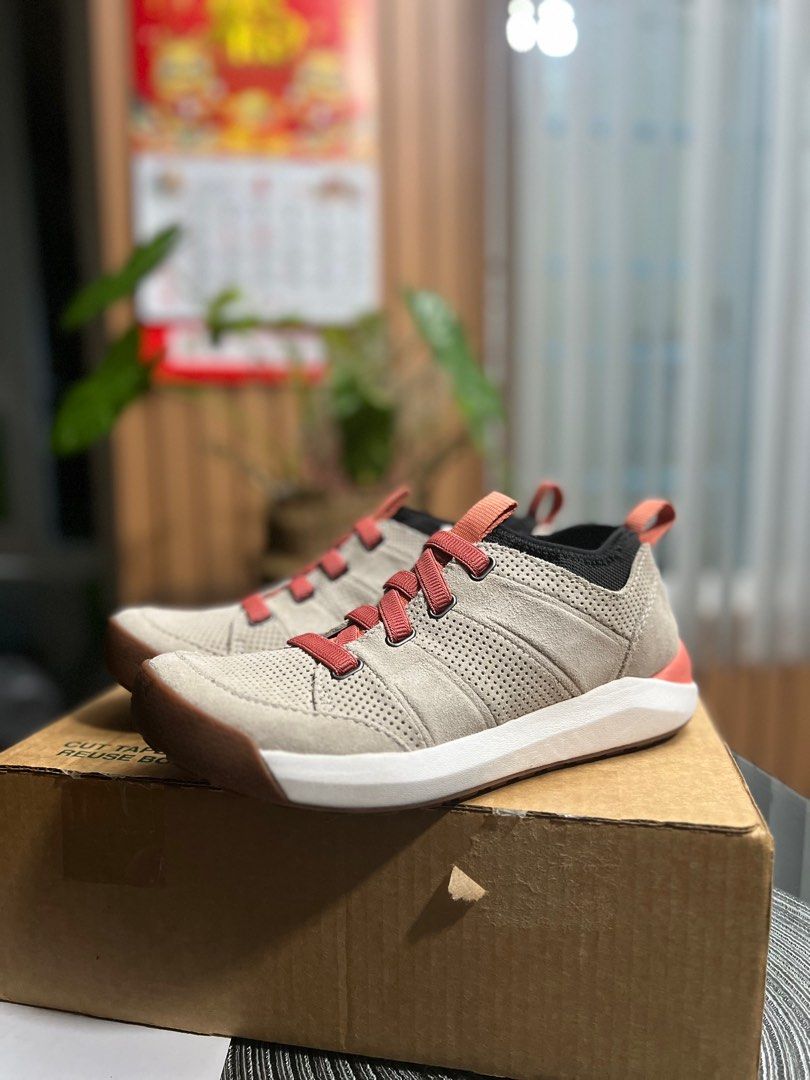 Ll bean hiker low cut slip on (Category: Sneakers) located in Makati City. Submitted by heymumcorner (Listing ID 1299120899, Image 2). Description: 7.5 womens Used for 2hrs lang sa mt.fuji Complete with box.