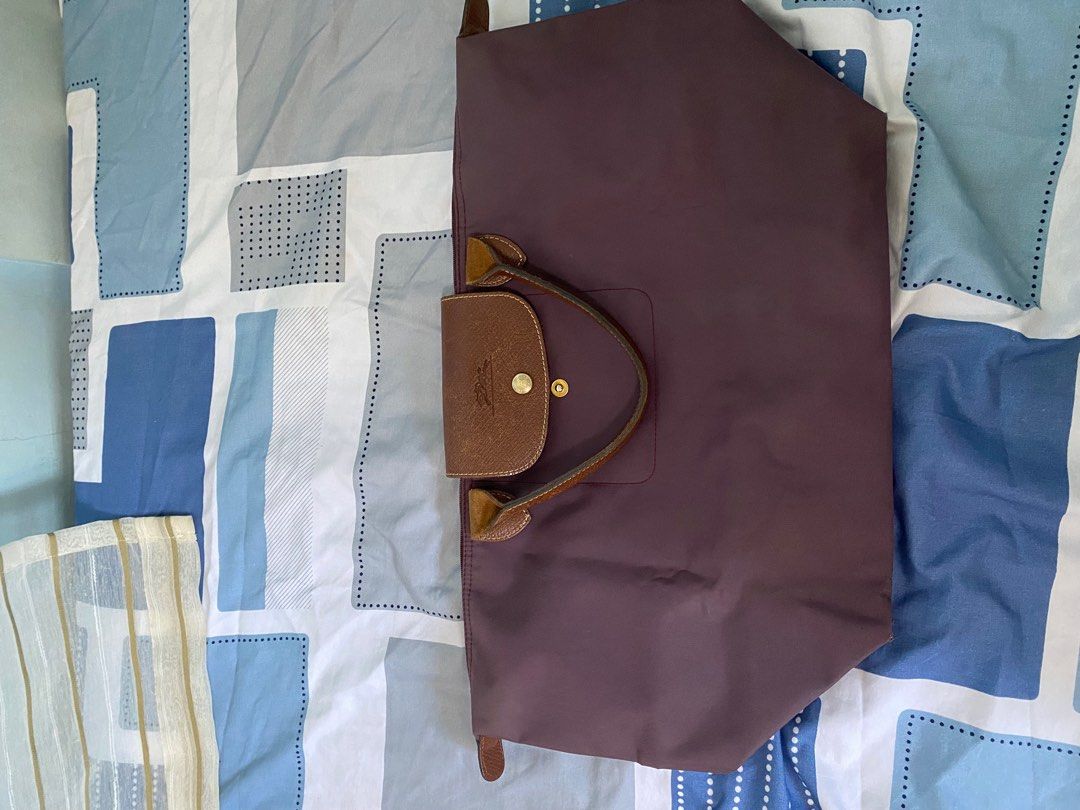 Long Champ Le Pliage Medium Short handle (Category: Luxury Bags & Wallets) located in Imus. Submitted by prelovedbylmmnlng (Listing ID 1299129780, Image 2). Description: .