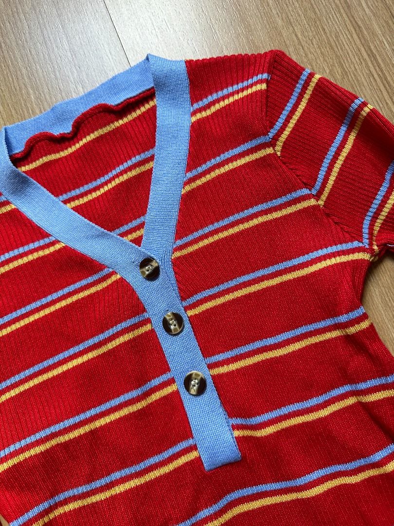 long sleeve top from korea (Category: Coats, Jackets and Outerwear) located in Quezon City. Submitted by secondbinph (Listing ID 1299161098, Image 2). Description: Thick fabric and stretchable. Can fit S-M.