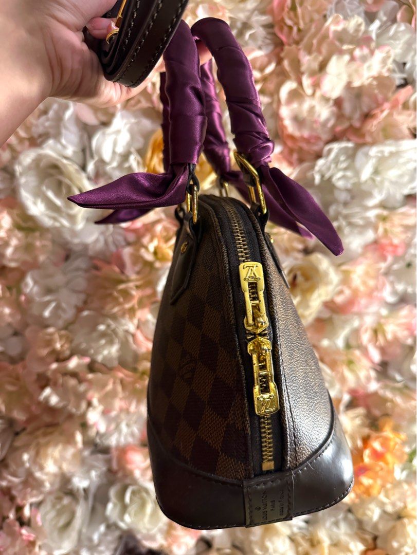 Lv alma (Category: Luxury Bags & Wallets) located in Manila. Submitted by mokeybizz (Listing ID 1299188713, Image 2). Description: Scratches on edges Seldom use, nkadisplay lang tlaga sa closet. May mga gasgas but not really obvious super ganda pa. Genuine leather Need to space decluttering.