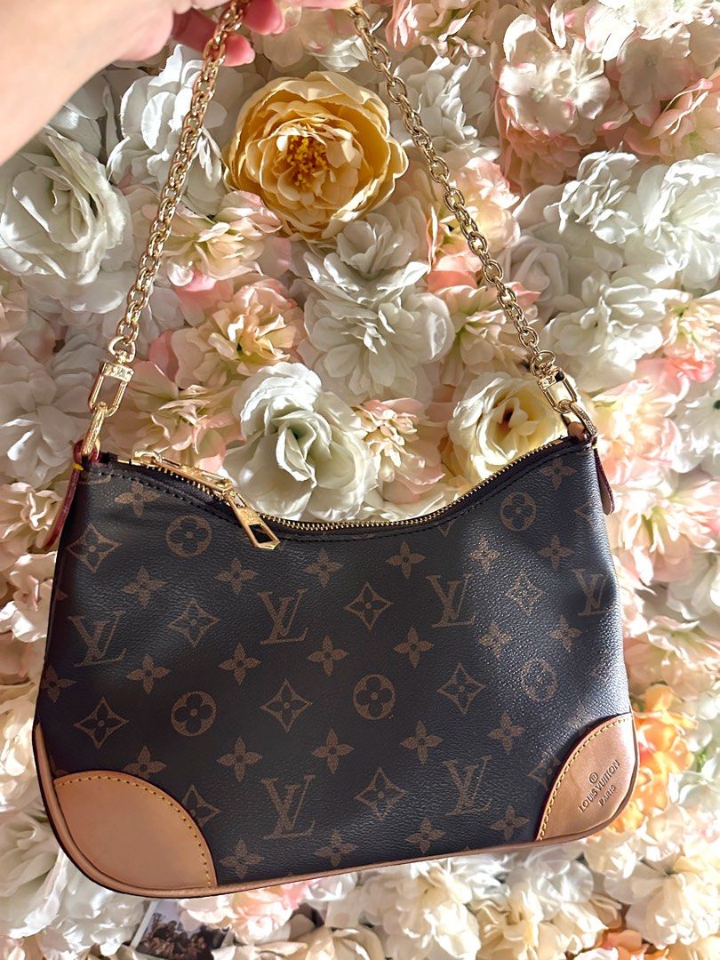 Lv boulogne clutch (Category: Luxury Bags & Wallets) located in Manila. Submitted by mokeybizz (Listing ID 1299183829, Image 1). Description: Used 2x Decluttering .