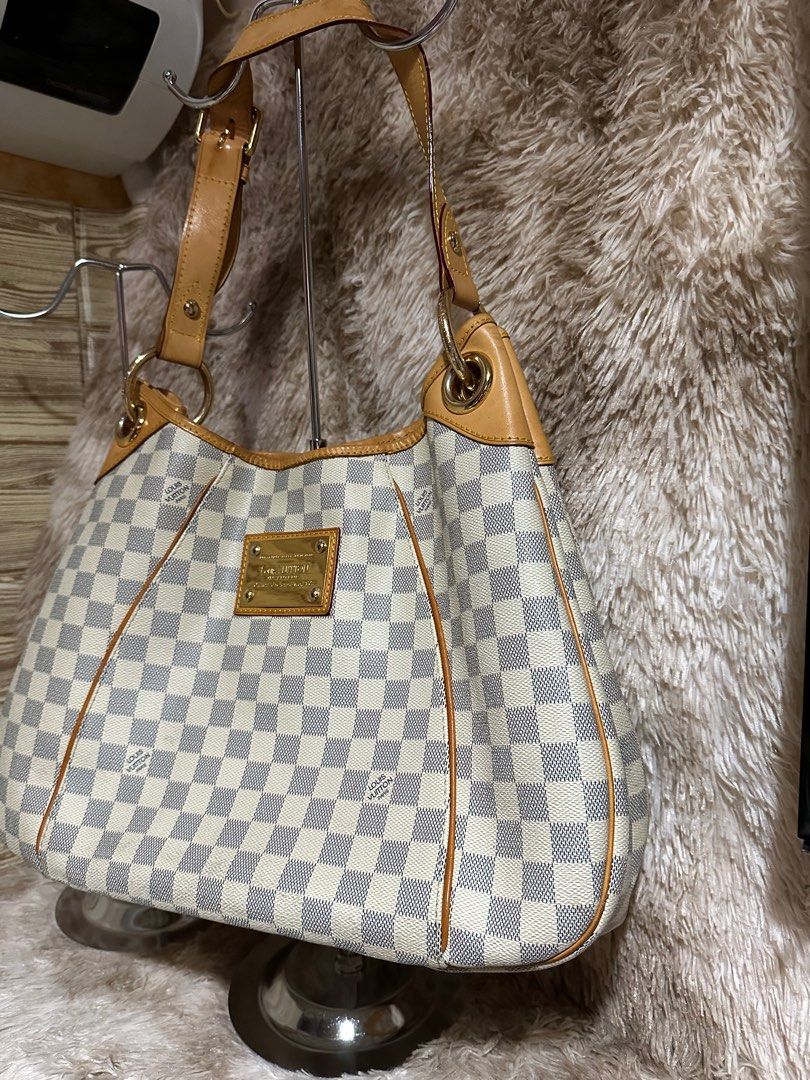 LV Galliera damier azur (Category: Luxury Bags & Wallets) located in Quezon City. Submitted by geillen3 (Listing ID 1299181525, Image 2). Description: LV louis vuitton Galliera damier azur Malinis inside Not guaranteed Please see actual pictures for more item details Please contact me thru call/sms or chat 09088203289 Payment first before shipping the item/s. Gcash or Bdo.