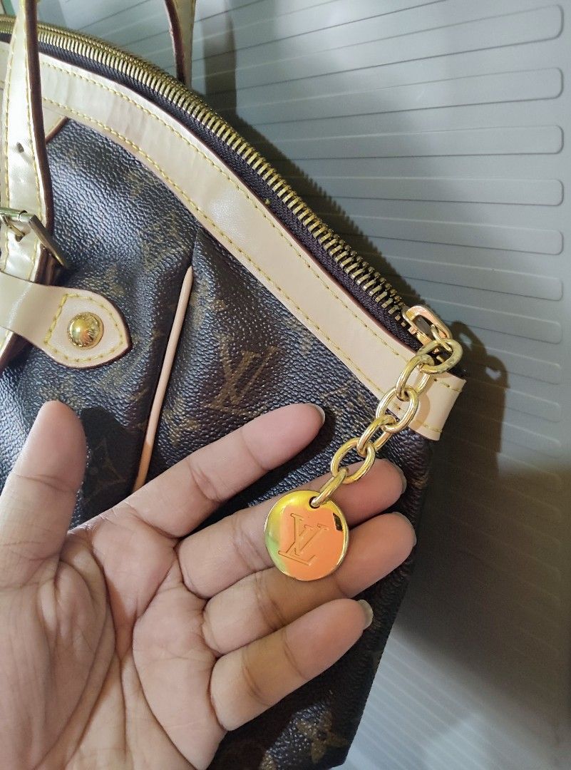 LV Tivoli Monogram (Category: Luxury Bags & Wallets) located in Quezon City. Submitted by kisstin18 (Listing ID 1299121875, Image 3). Description: MEDIUM SIZE NAKA LV ALL HARDWARE MAKINIS MALINIS NO CODE.