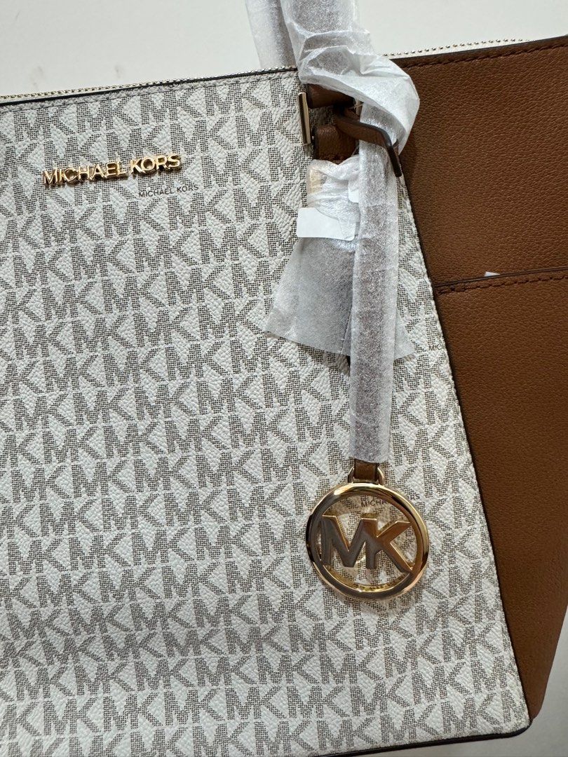 Michael Kors Bag (Category: Luxury Bags & Wallets) located in Manila. Submitted by jbrocloset (Listing ID 1299173430, Image 3). Description: .