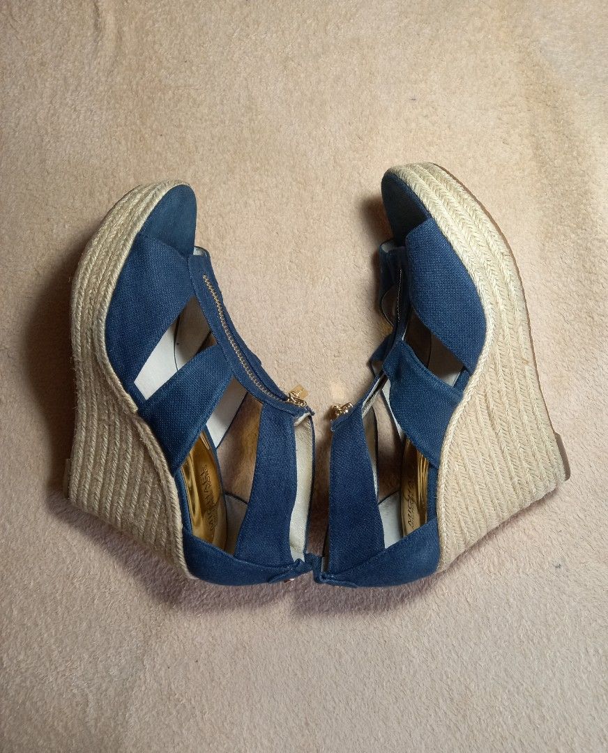 MICHAEL KORS Women s 4 Inches Wedge Heels Zip Up Design Size 9M 26.5 cms Insole USA