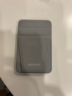 Momax Magnetic Wireless Powerbank