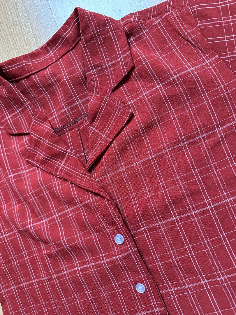 Retro cropped top (Category: Others Tops) located in Quezon City. Submitted by secondbinph (Listing ID 1299146039, Image 2). Description: No issues, rarely worn.