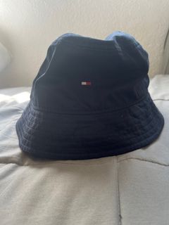 Selling Tommy Hilfiger bucket hat navy blue