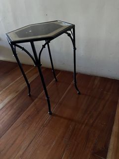 Side accent tables