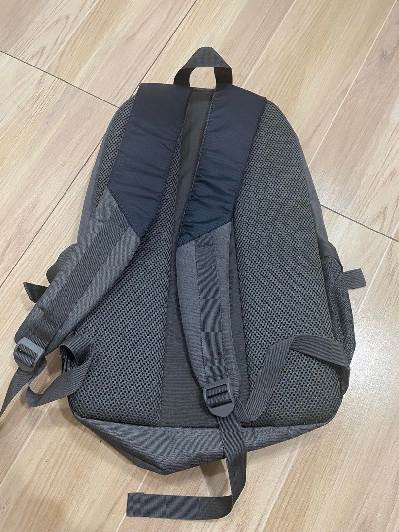 Slazenger Backpack Bag (Category: Backpacks) located in Manila. Submitted by aling_aligeng (Listing ID 1299171928, Image 3). Description: Slazenger Samsonite Backpack Bag for Sale!!!.